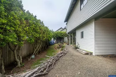 541 SE Oar Av, Lincoln City, OR 97367 - Photo 39