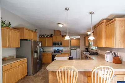 39042 Mount Hope Dr, Lebanon, OR 97355 - Photo 9