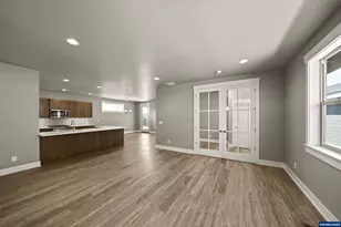 2525 NW Redwood Cir, Redmond, OR 97756 - Photo 9