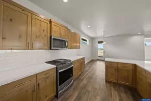 2633 NW Redwood Cir, Redmond, OR 97756 - Photo 19