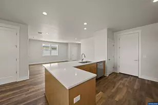 2633 NW Redwood Cir, Redmond, OR 97756 - Photo 17