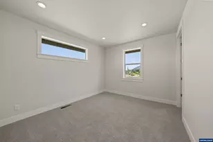 2633 NW Redwood Cir, Redmond, OR 97756 - Photo 21