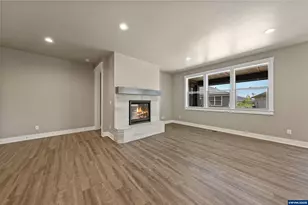 2622 NW Redwood Cir, Redmond, OR 97756 - Photo 9