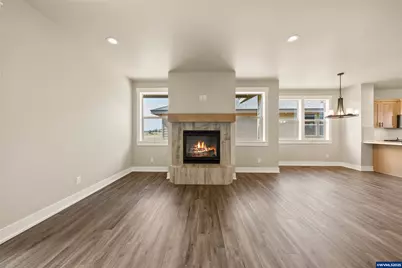 2528 NW Redwood Cir, Redmond, OR 97756 - Photo 9