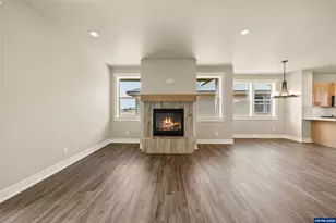 2528 NW Redwood Cir, Redmond, OR 97756 - Photo 9