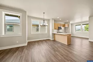 2528 NW Redwood Cir, Redmond, OR 97756 - Photo 13