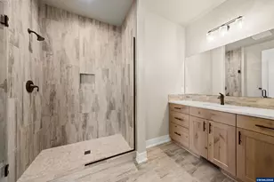 2528 NW Redwood Cir, Redmond, OR 97756 - Photo 23