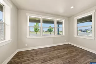 2528 NW Redwood Cir, Redmond, OR 97756 - Photo 17