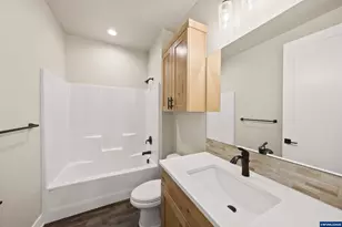 2528 NW Redwood Cir, Redmond, OR 97756 - Photo 27