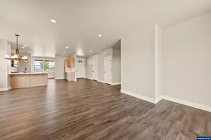 2528 NW Redwood Cir, Redmond, OR 97756 - Photo 11