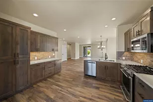 2628 NW Redwood Cir, Redmond, OR 97756 - Photo 19