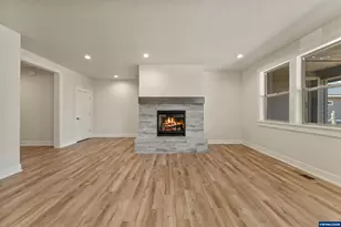 2695 NW 23rd Lp, Redmond, OR 97756 - Photo 11