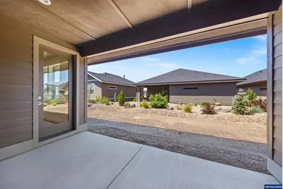 2695 NW 23rd Lp, Redmond, OR 97756 - Photo 9