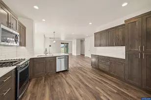 2366 NW Redwood Ave, Redmond, OR 97756 - Photo 17