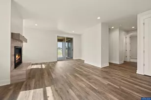 2366 NW Redwood Ave, Redmond, OR 97756 - Photo 13