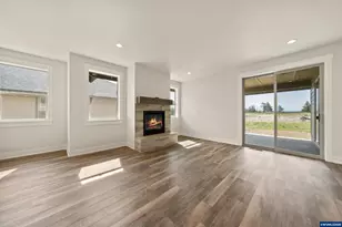 2366 NW Redwood Ave, Redmond, OR 97756 - Photo 9