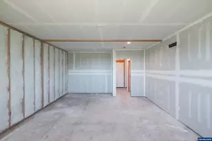 36953 Victory Dr, Lebanon, OR 97355 - Photo 33