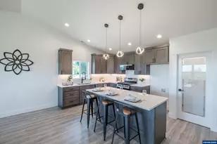 36953 Victory Dr, Lebanon, OR 97355 - Photo 9