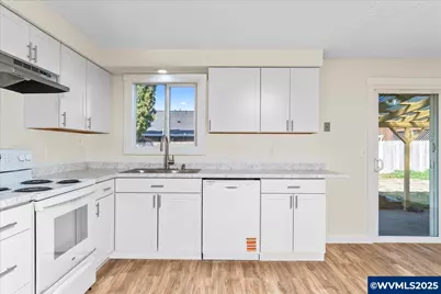 4655 Crown Ct NE, Salem, OR 97301 - Photo 7