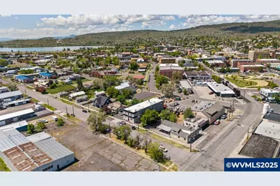 224 S Broad (A - W) St, Klamath Falls, OR 97601 - Photo 9