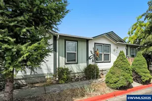 1015 Oak St, Silverton, OR 97381 - Photo 3