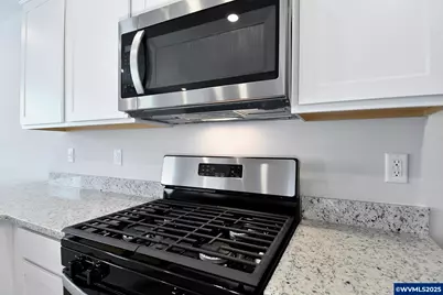 1185 Parkside Av, Woodburn, OR 97071 - Photo 9