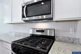 1185 Parkside Ave, Woodburn, OR 97071 - Photo 9