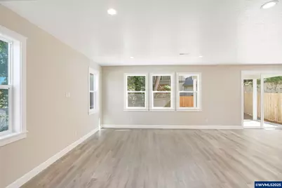 160 Salem Heights Av S, Salem, OR 97302 - Photo 9