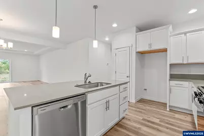 706 Tigerlily St, Silverton, OR 97381 - Photo 9