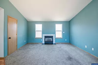 1024 S 10th St, Lebanon, OR 97355 - Photo 3