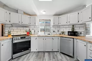 1000 S McKern Ct, Newberg, OR 97132 - Photo 5