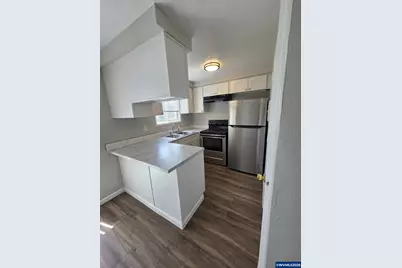 455 W D St, Halsey, OR 97348 - Photo 9