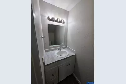 455 W D St, Halsey, OR 97348 - Photo 13