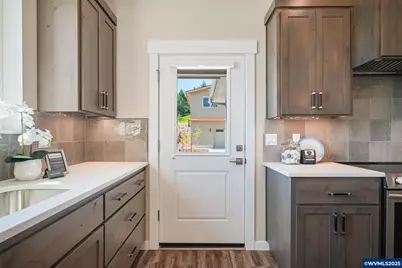 2059 NW Century Dr, Corvallis, OR 97330 - Photo 9