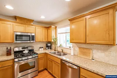 1774 Grape Ct, Sweet Home, OR 97386 - Photo 9