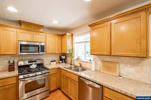 1774 Grape Ct, Sweet Home, OR 97386 - Photo 9