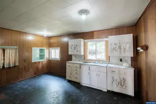 554 Mitchell St, Falls City, OR 97344 - Photo 7