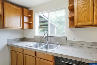 1133 Irvington Dr, Eugene, OR 97404 - Photo 31