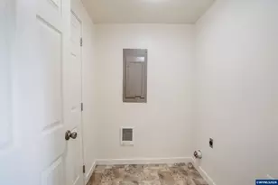 1133 Irvington Dr, Eugene, OR 97404 - Photo 39