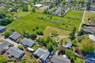 1133 Irvington Dr, Eugene, OR 97404 - Photo 9