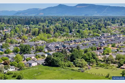 1133 Irvington Dr, Eugene, OR 97404 - Photo 7