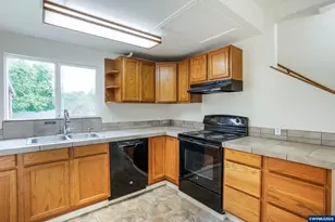 1133 Irvington Dr, Eugene, OR 97404 - Photo 29