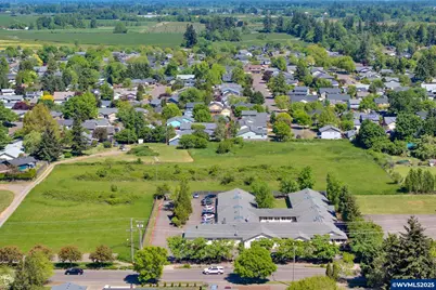 1133 Irvington Dr, Eugene, OR 97404 - Photo 5