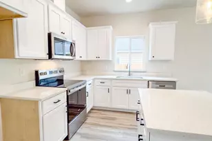 1174 7th St NW, Salem, OR 97304 - Photo 5