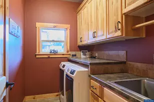 222 SE Whitten Rd, Mill City, OR 97360 - Photo 15