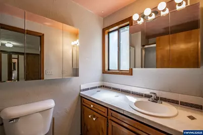 37152 Deadwood Dr, Lebanon, OR 97355 - Photo 9