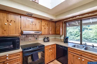 37152 Deadwood Dr, Lebanon, OR 97355 - Photo 11