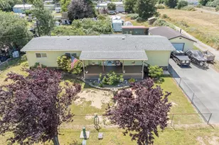 185 N 6th St, Lakeside, OR 97449 - Photo 5