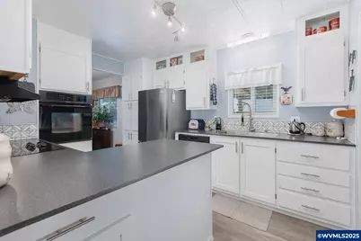 185 N 6th St, Lakeside, OR 97449 - Photo 15