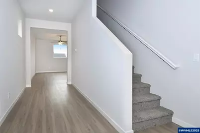 1122 Parkside Av, Woodburn, OR 97071 - Photo 3